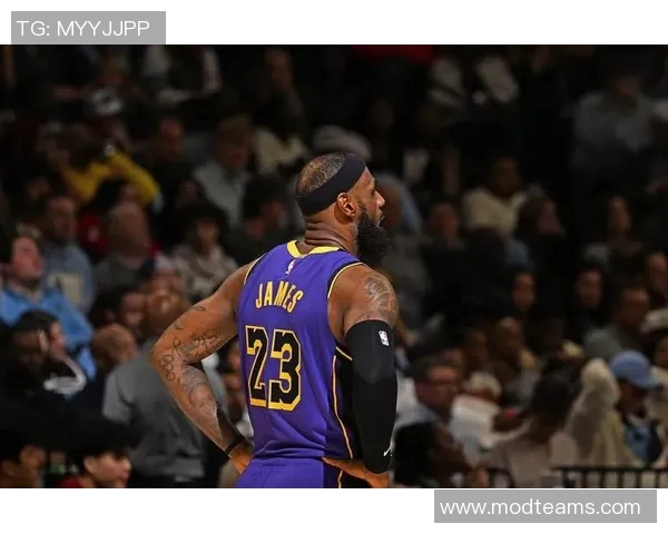 骑士球迷痛心詹姆斯离队但相信球队会为荣誉奋斗